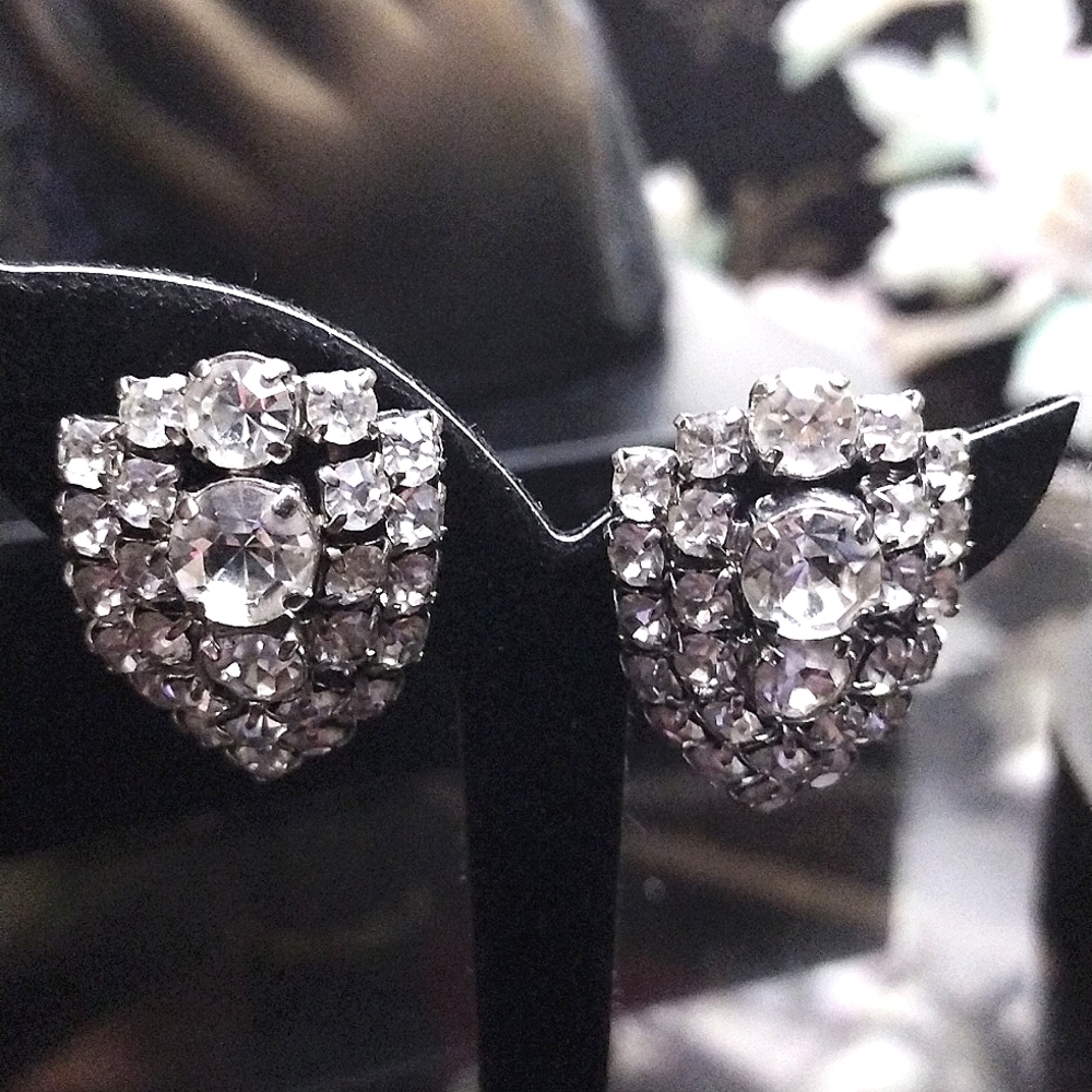 VINTAGE CLIP ON RHINESTONE EARRINGS